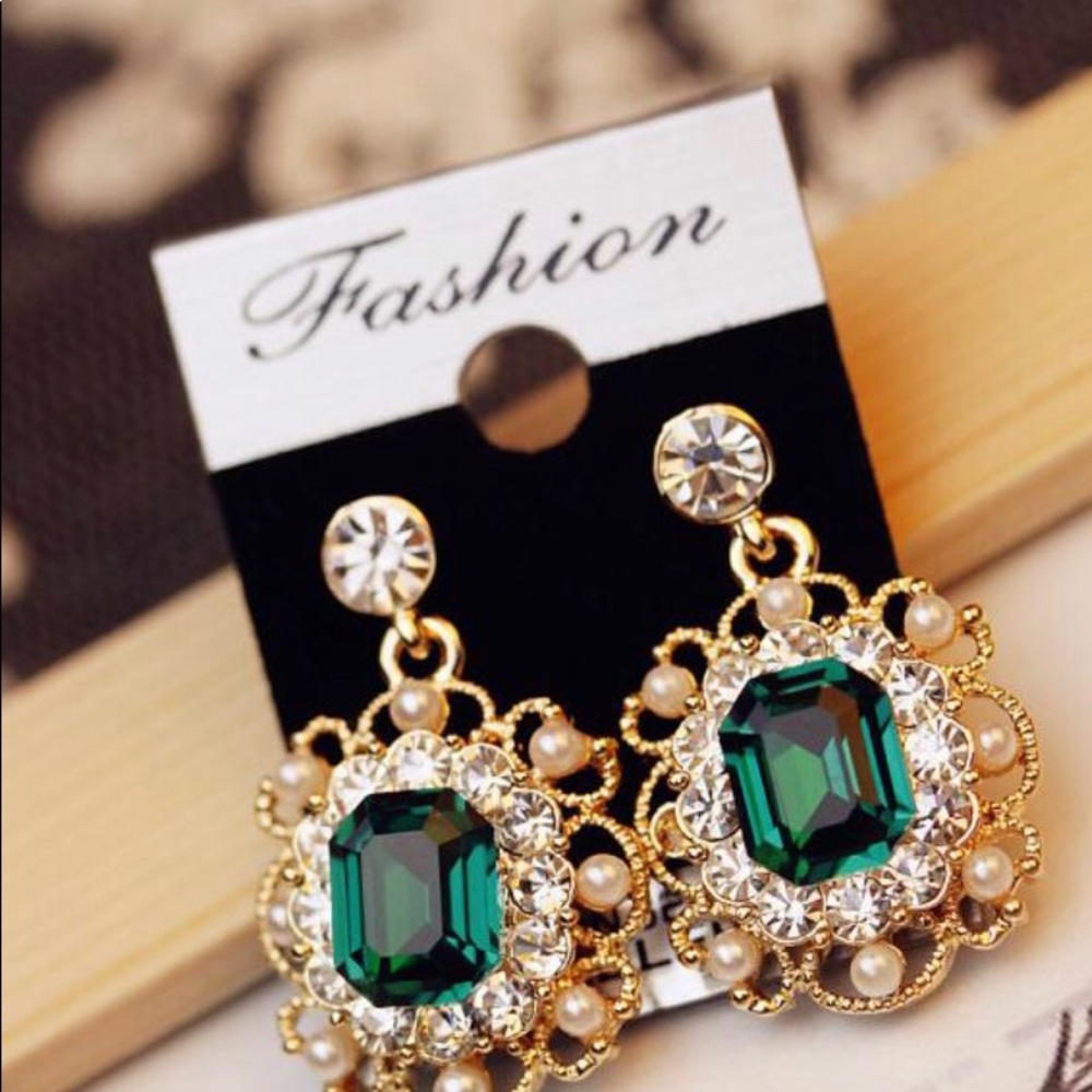 NEW Trendy Gold Earring Encrusted with Rhinestones & Pearl in EMERALD/GR…